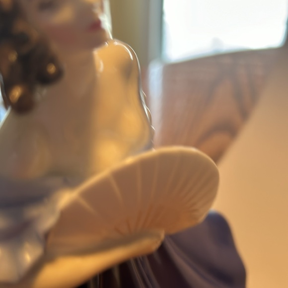 Royal Doulton Elaine Figurine - Picture 6 of 8